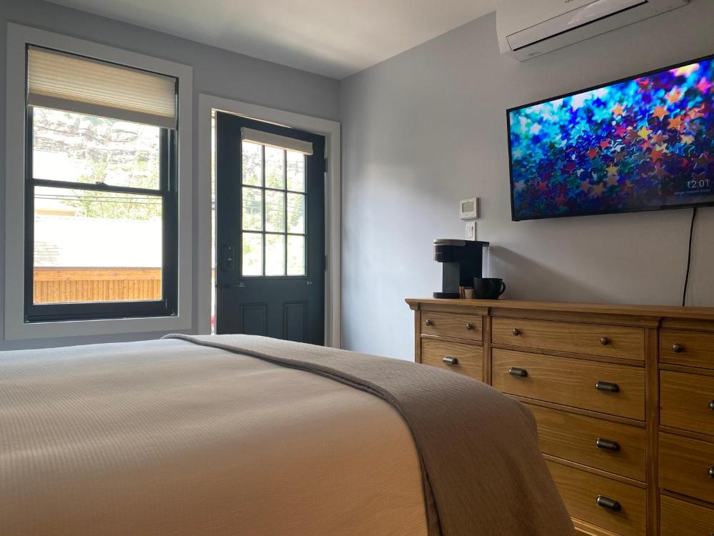 Queen Room interior